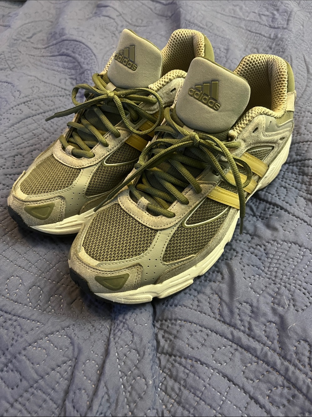 🔥Adidas Olive Green Mesh & Suede Sneakers with Tan Stripes super comfortable